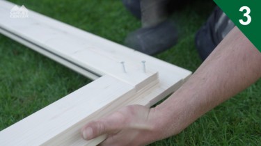 Stap 3 – Buitenkader monteren en plaatsen