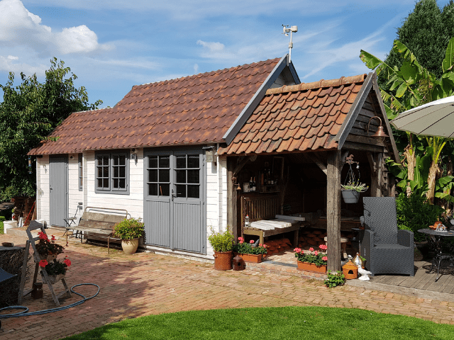 Tout ce que vous devez savoir pour repeindre votre abri de jardin